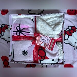 Hello Kitty Boxed Sherpa Blanket